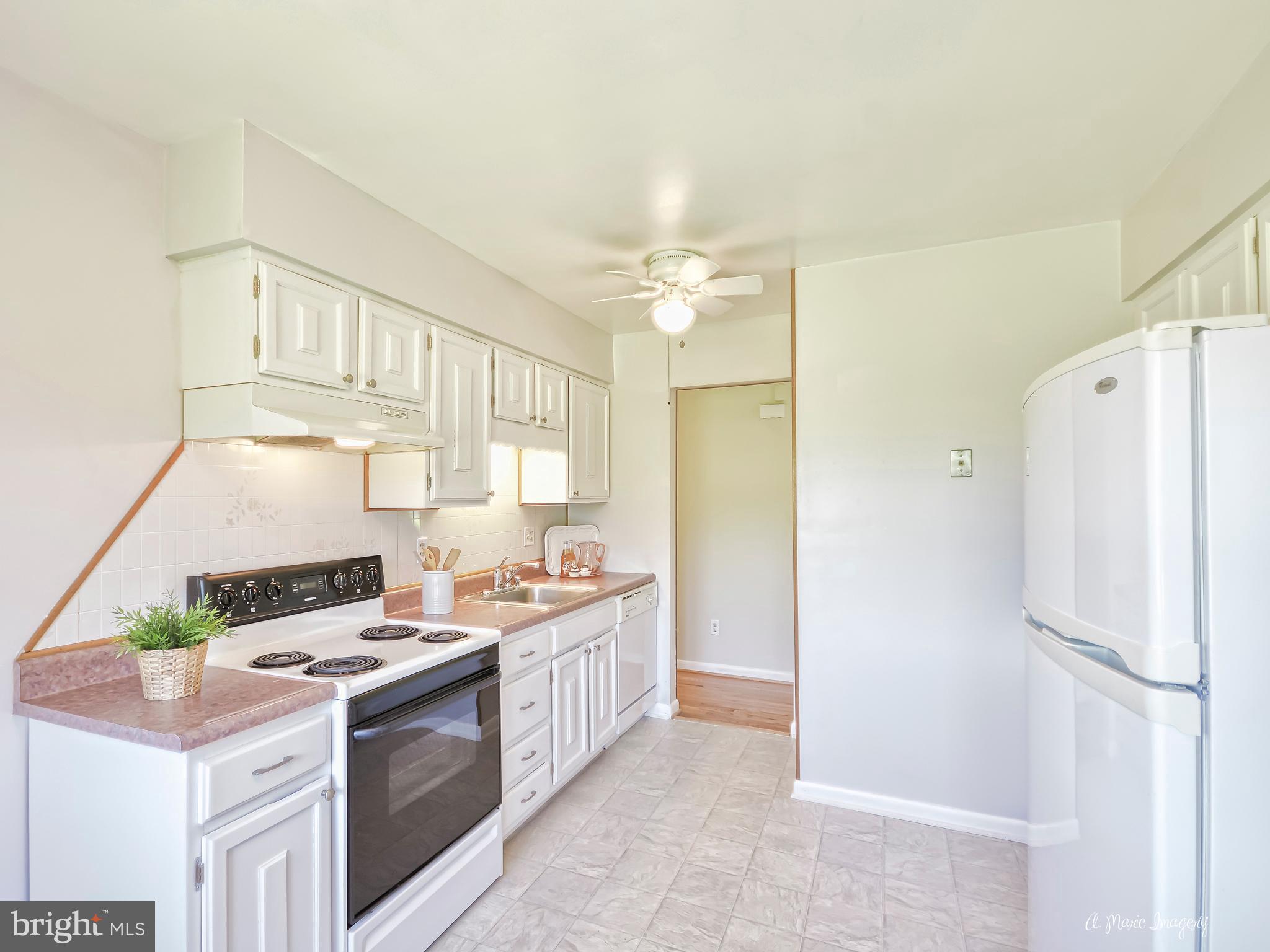5190 Perry Road Mount Airy, MD 21771 - Photo 4 of 30 Galley style kitchen.