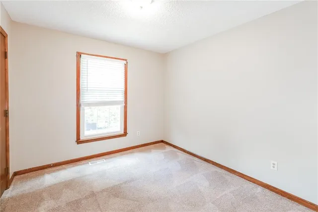 $1,990 | 1005 Northeast 104th Terrace, Kansas City, MO 64155