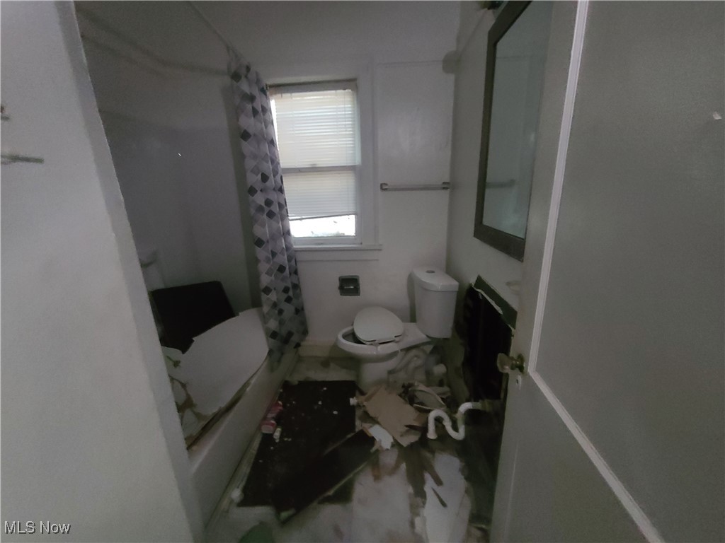 1069 Carlyon Road Cleveland, OH 44112 - Photo 8 of 13 Bathroom featuring vanity and curtained shower