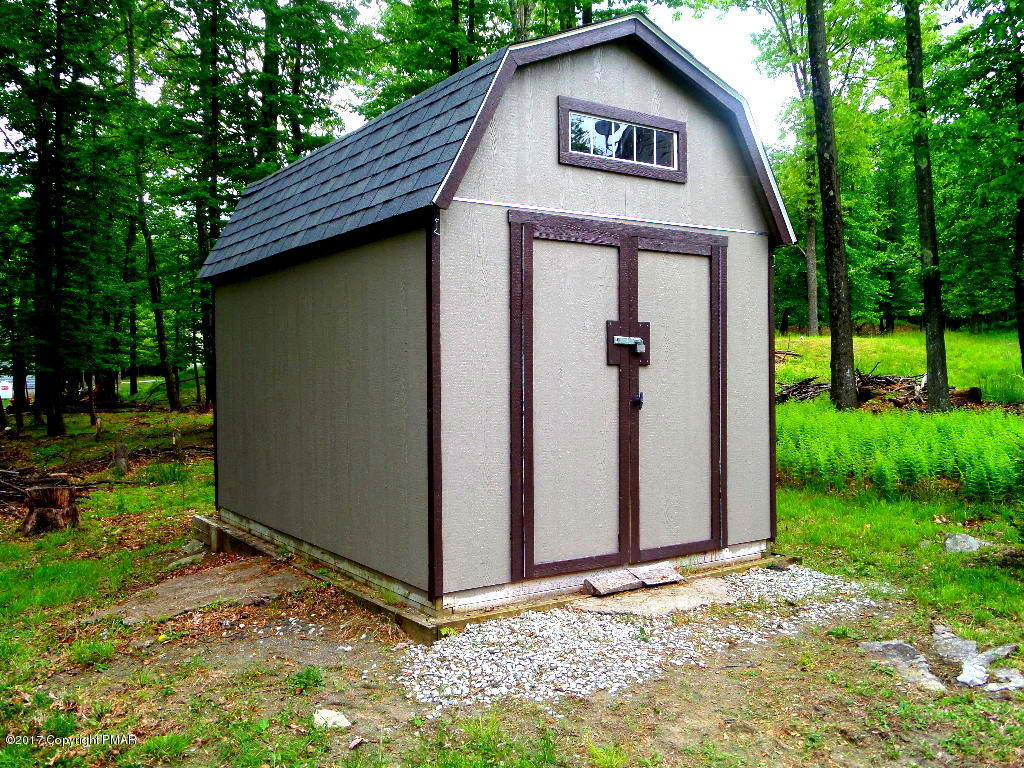 113 Lehman Road Bushkill, PA 18324 - Photo 8 of 23 a front view of a house with garden