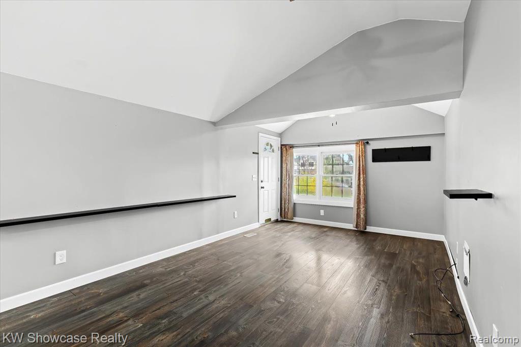 3370 Duffield White Lake, MI 48383 - Photo 11 of 34 Gallery Image 11
