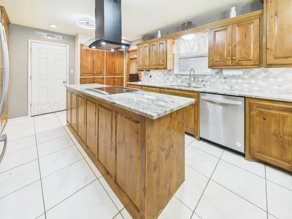 $233,000 | 2600 Comanche Trail, Pampa, TX 79065