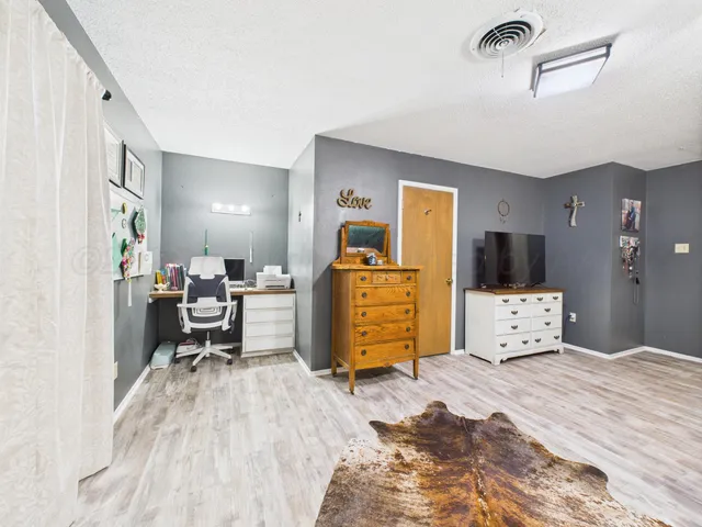 $233,000 | 2600 Comanche Trail, Pampa, TX 79065