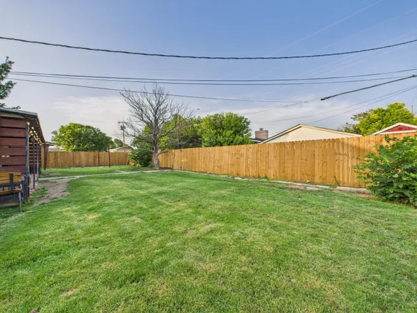 $233,000 | 2600 Comanche Trail, Pampa, TX 79065