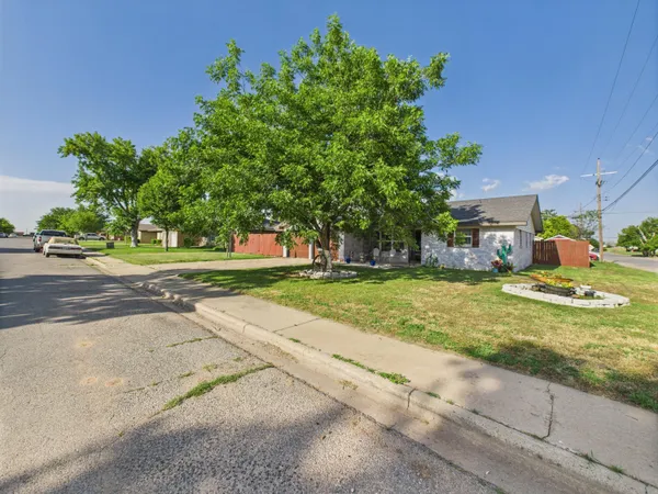 $233,000 | 2600 Comanche Trail, Pampa, TX 79065