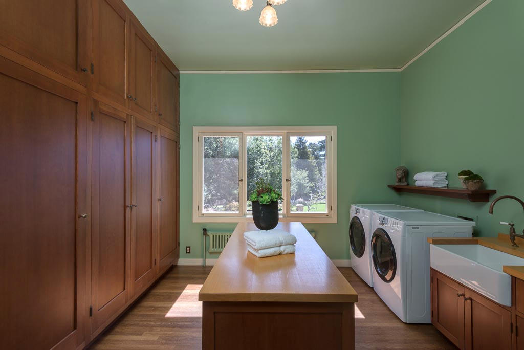 699 San Ysidro Road Montecito, CA 93108 - Photo 18 of 36 a room with microwave and furniture