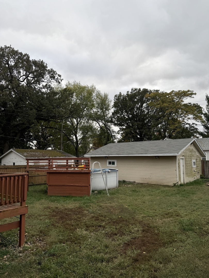 393 North 6th Avenue Kankakee, IL 60901 - Photo 10 of 11 a backyard of a house with lots of green space
