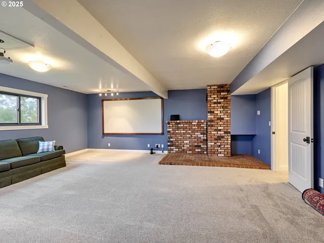a view of livingroom with furniture and windows