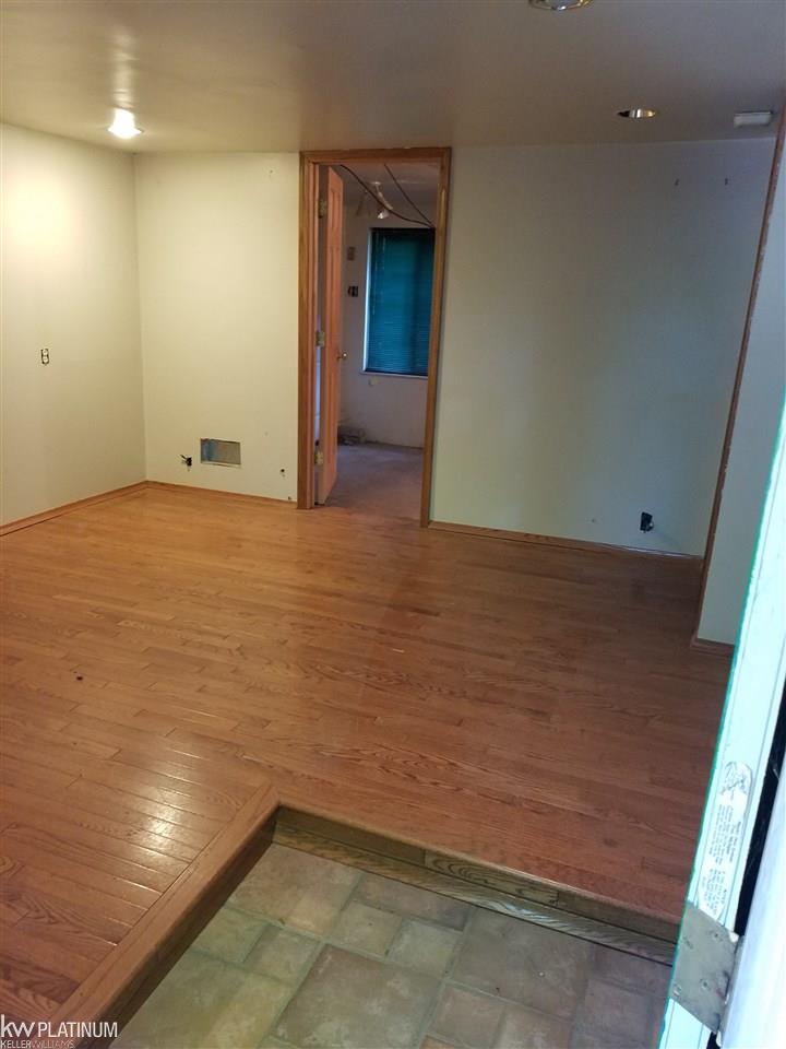 3371 York Rochester, MI 48309 - Photo 16 of 24 31304581-15.JPG