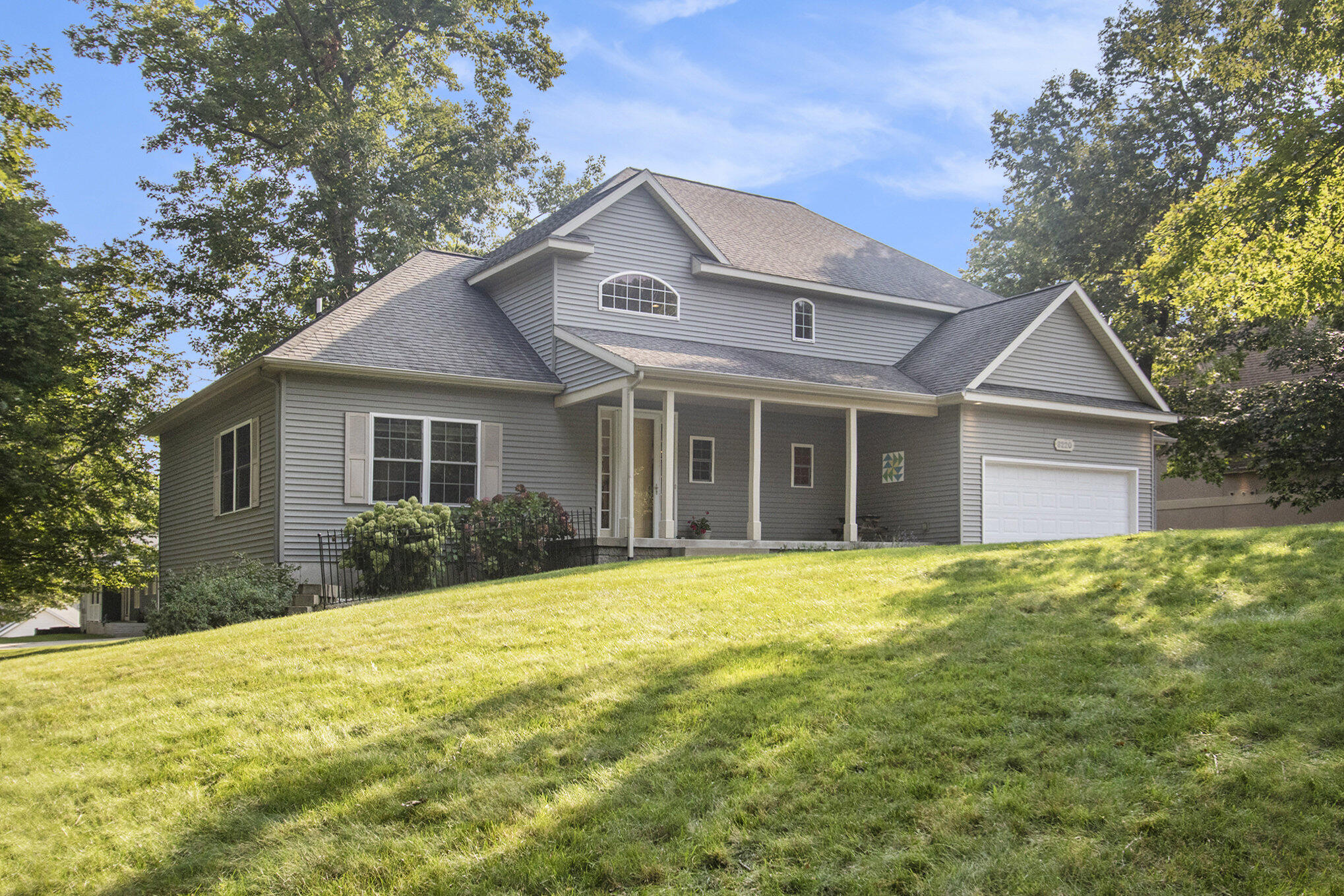 3220 Lake Ridge Court Muskegon, MI 49441 - Photo 3 of 49 003_mhw_0629_5880
