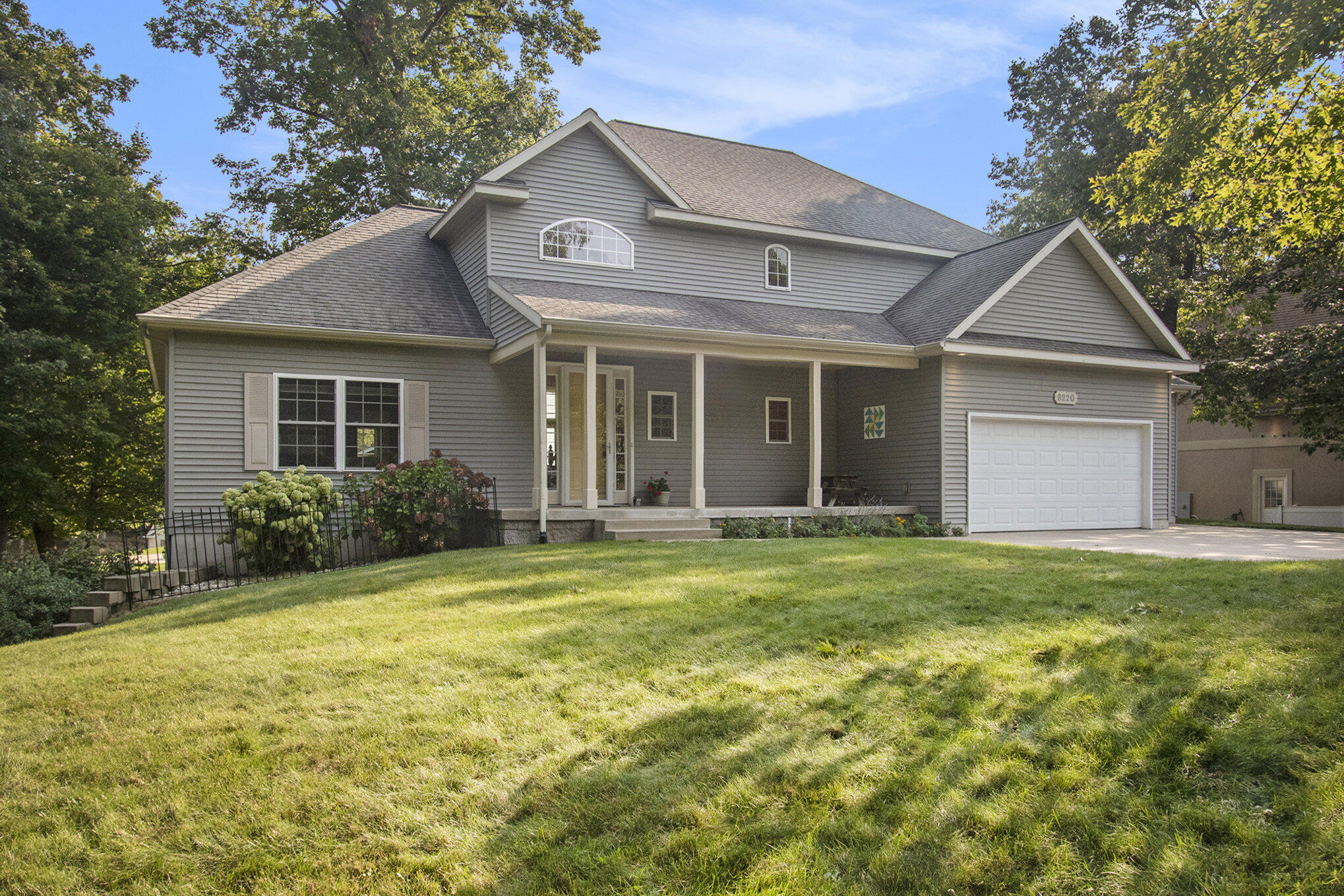 3220 Lake Ridge Court Muskegon, MI 49441 - Photo 4 of 49 004_mhw_0629_5881