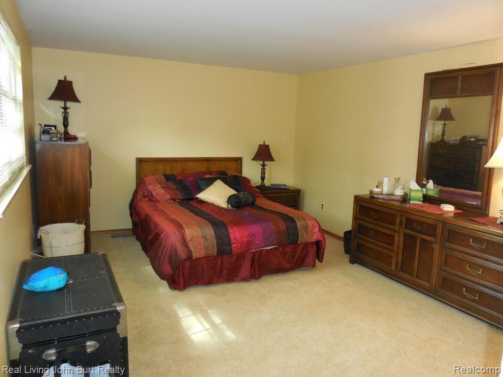 47343 Chrys Road Macomb, MI 48044 - Photo 26 of 28 Master bedroom