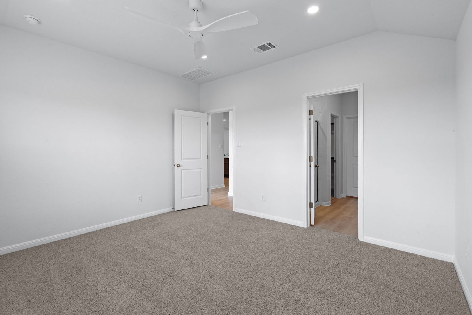 141 Hatari Trail Jarrell, TX 76537 - Photo 12 of 36 an empty room with an entryway and fan