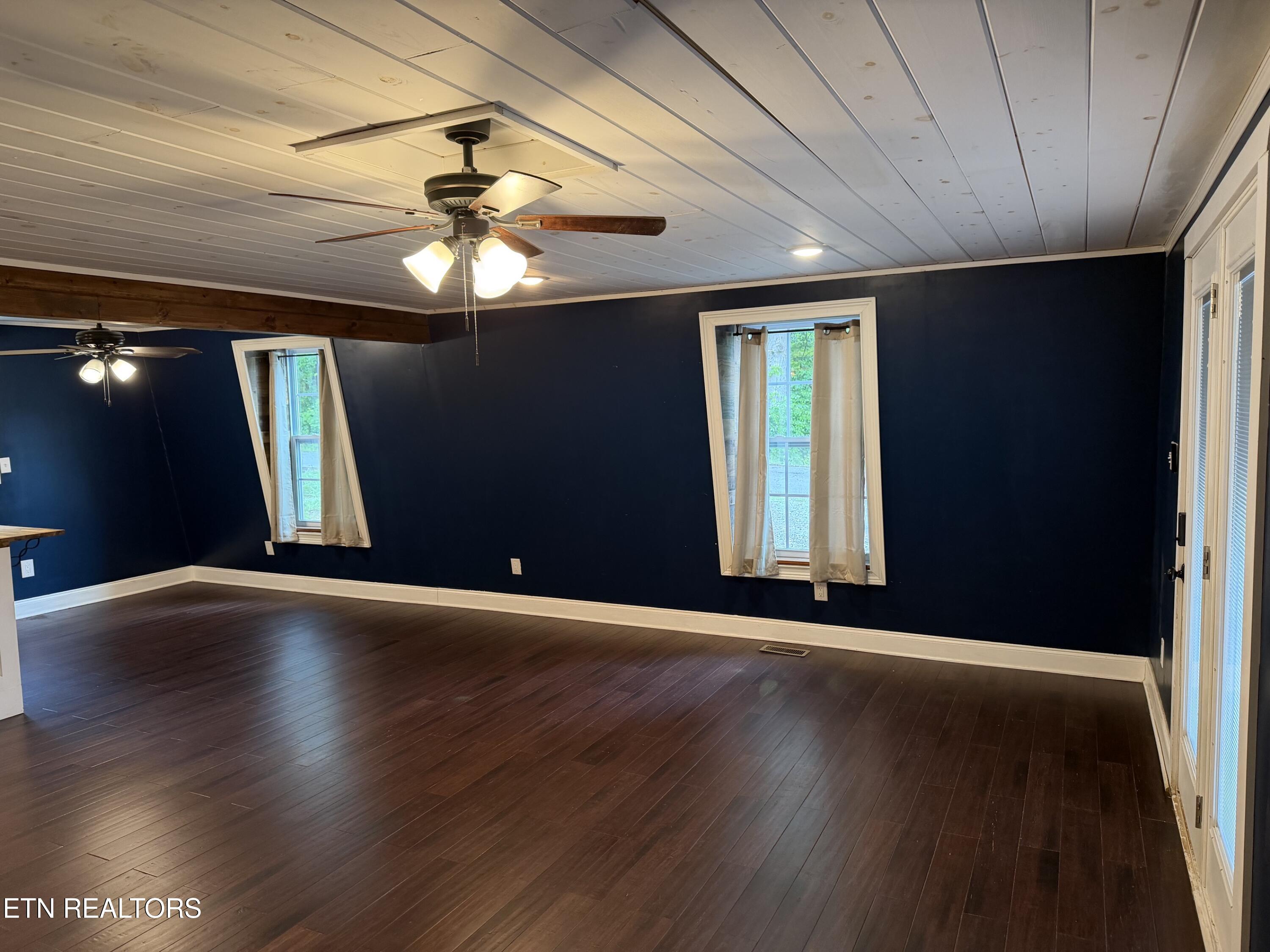 913 Topside Road Sevierville, TN 37862 - Photo 3 of 28 Familyroom