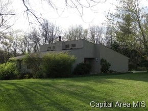 2861 Carriage Lane Springfield, IL 62707 - Photo 1 of 23 Gallery Image 1