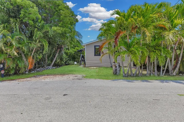 $4,000 | 117 Sandy Circle West, Big Pine Key, FL 33043