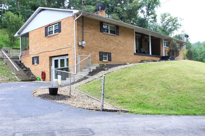 10916 Midland Trail Road Ashland, KY 41102 - Photo 1 of 1
