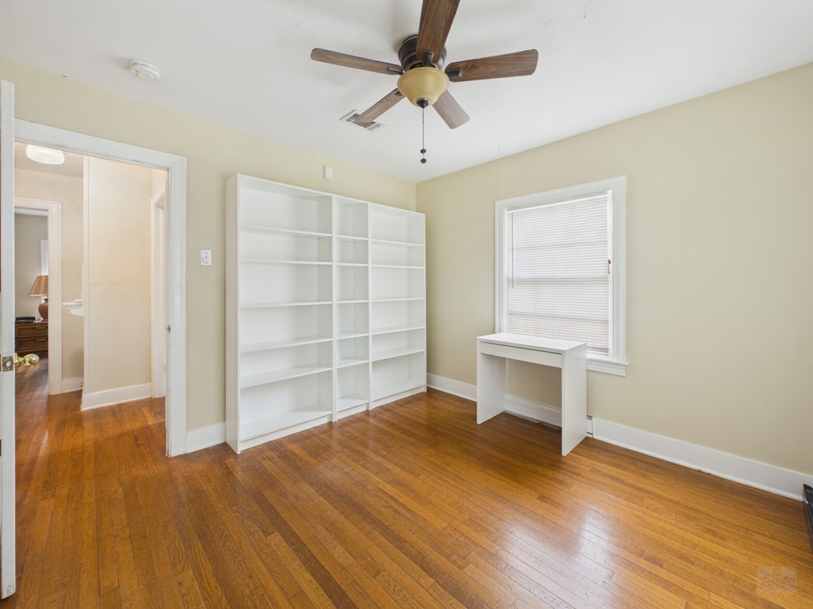 5204 Duval Street Austin, TX 78751 - Photo 9 of 22