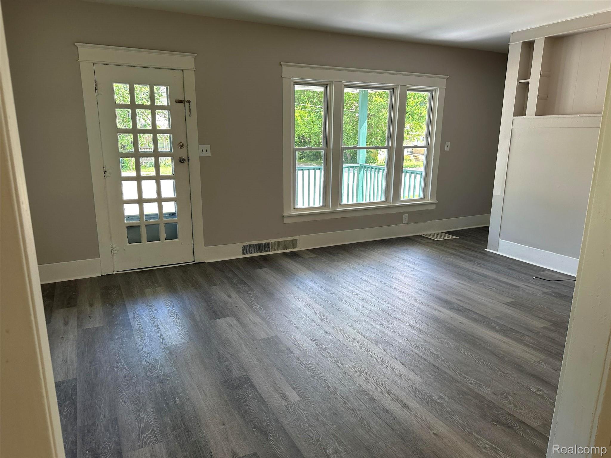 826 East Mt Morris Road Mount Morris, MI 48458 - Photo 20 of 47 020_beyc6a32d8cd4d17f.jpg