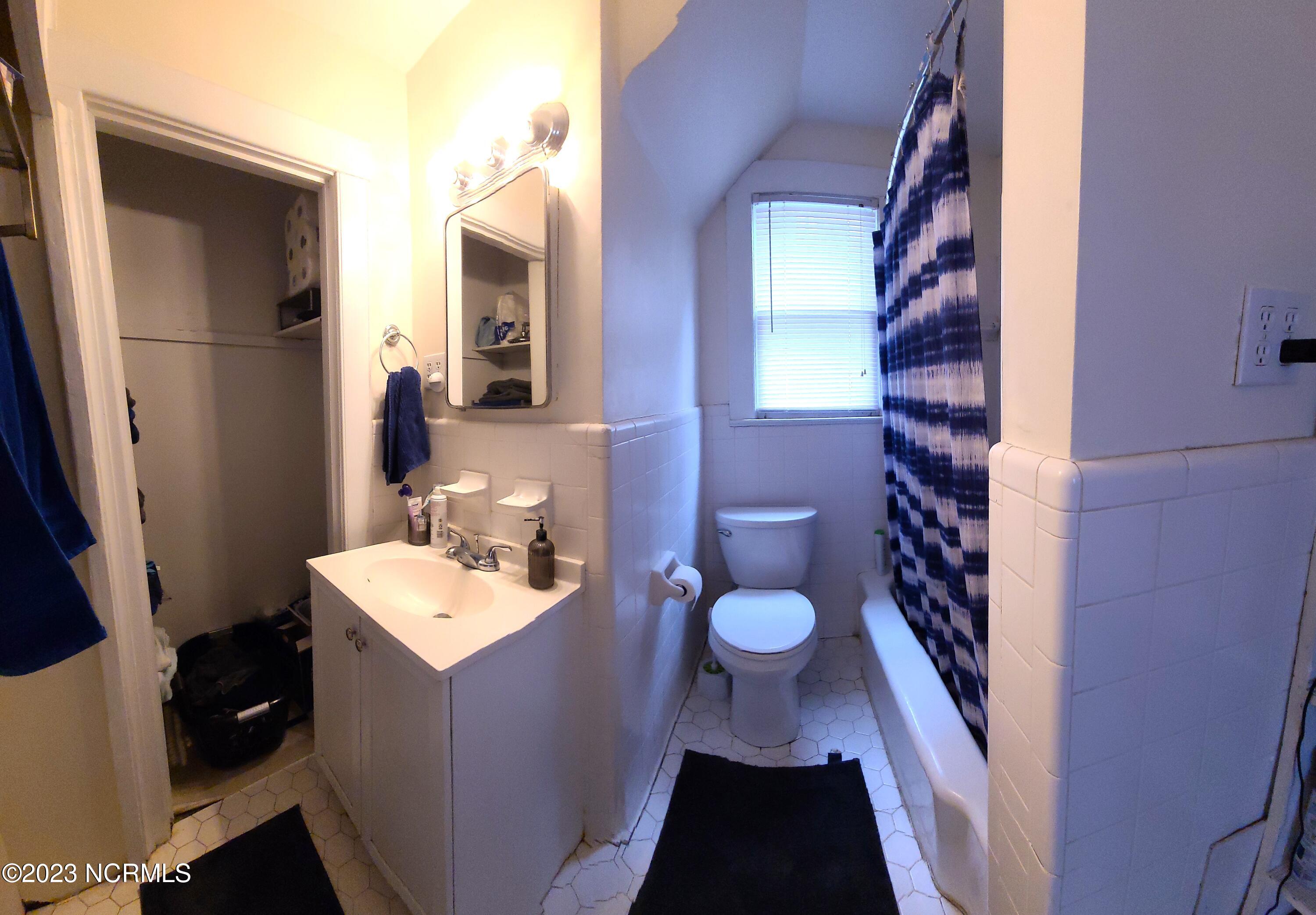511 Middle Street New Bern, NC 28560 - Photo 11 of 29 Bath1.AptA