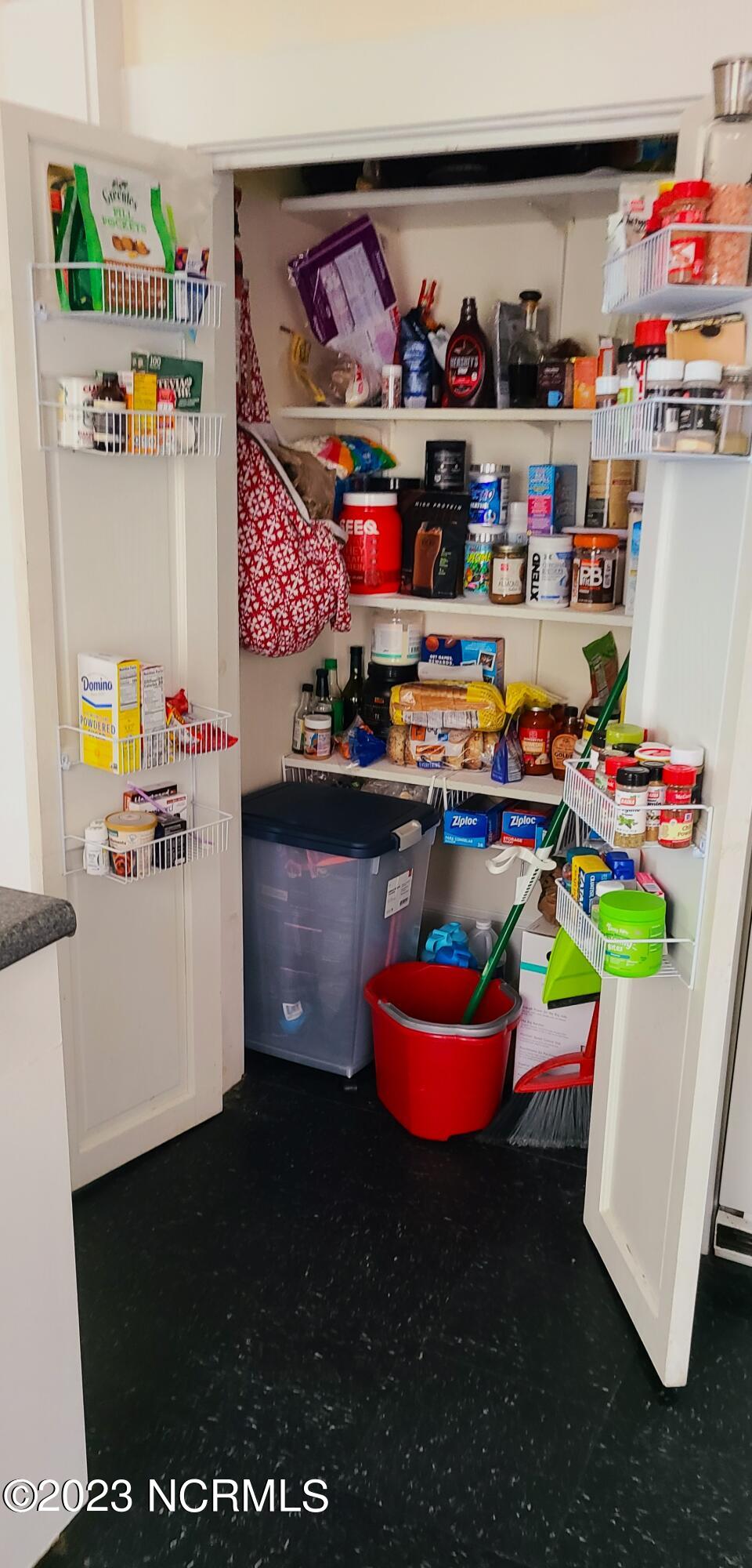 511 Middle Street New Bern, NC 28560 - Photo 17 of 29 Pantry.AptA