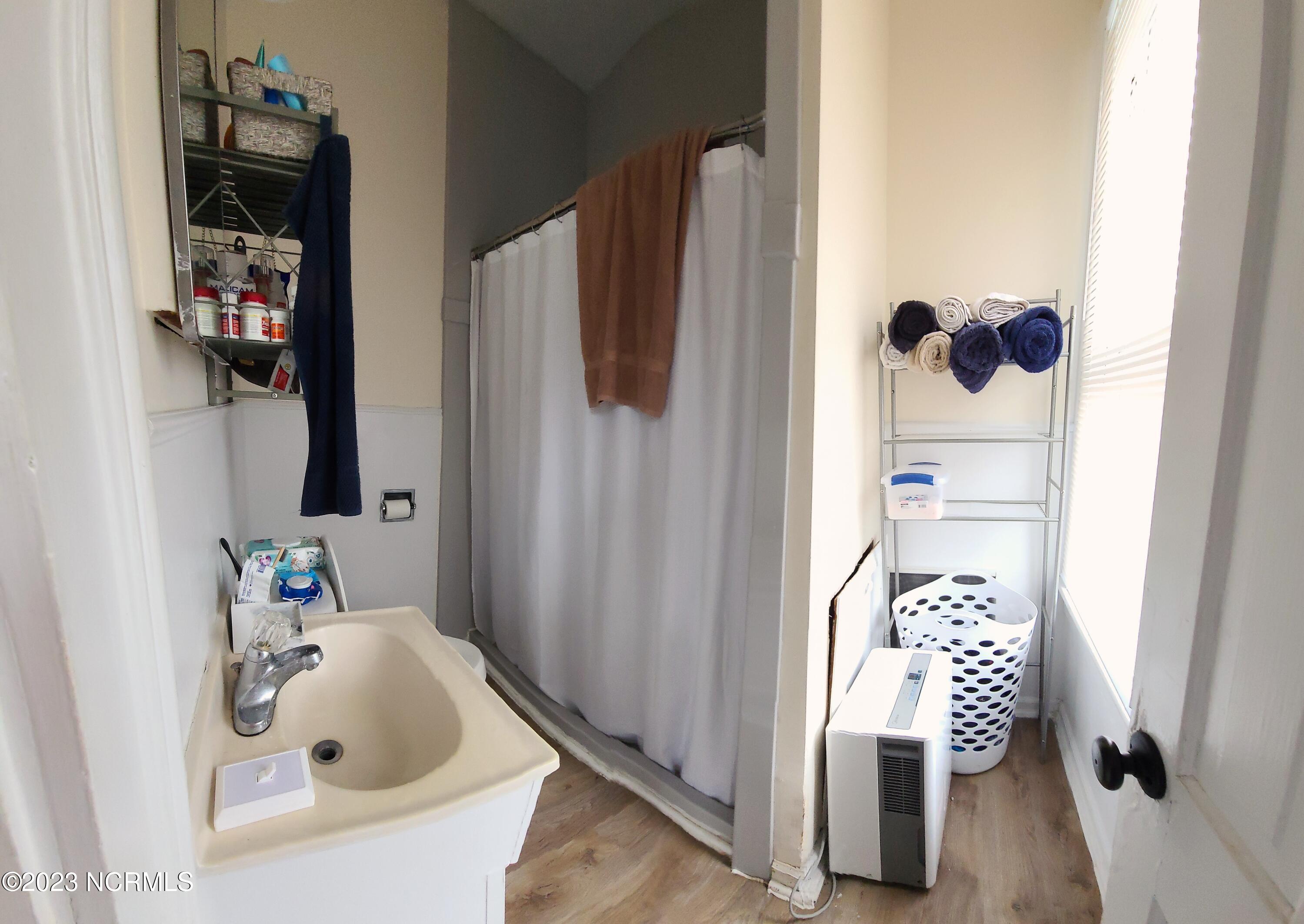 511 Middle Street New Bern, NC 28560 - Photo 20 of 29 Bath.AptB