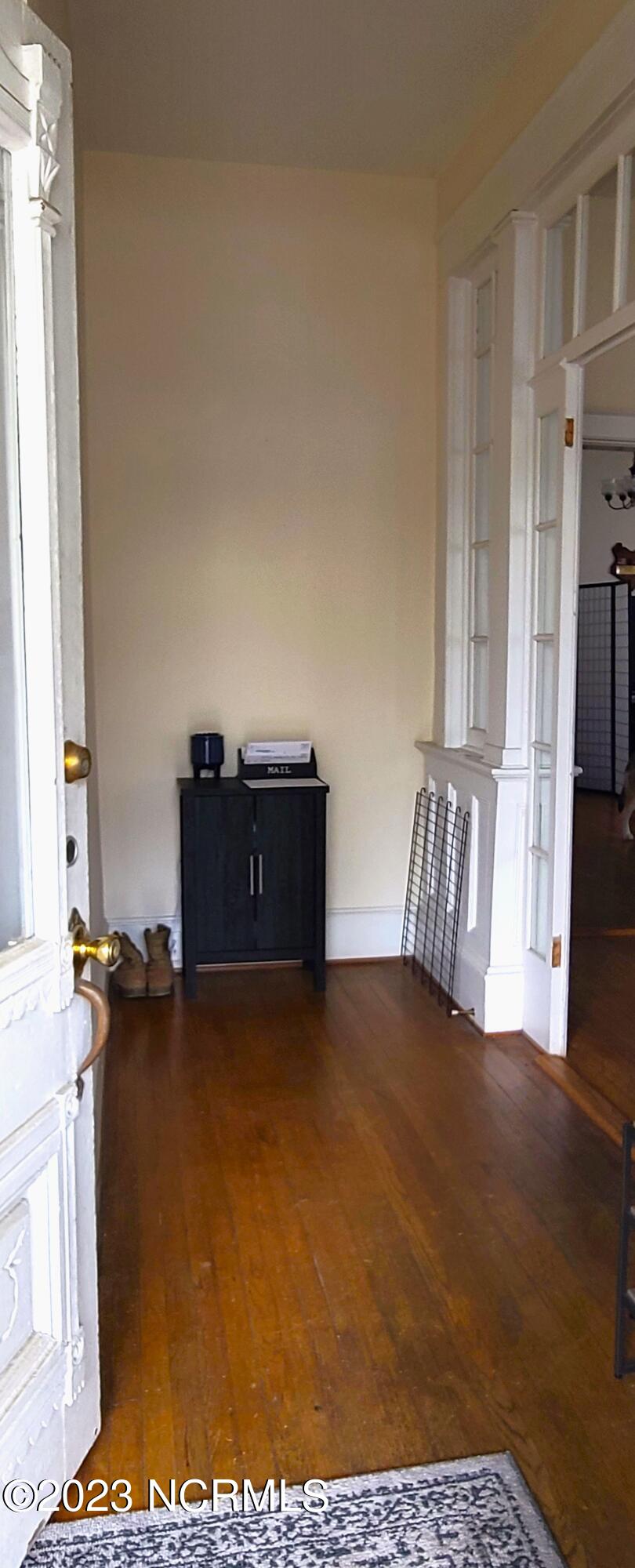 511 Middle Street New Bern, NC 28560 - Photo 2 of 29 Entry into Apt A