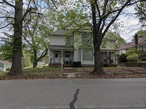 $299,500 | 1101 South Broadway Street, Leavenworth, KS 66048