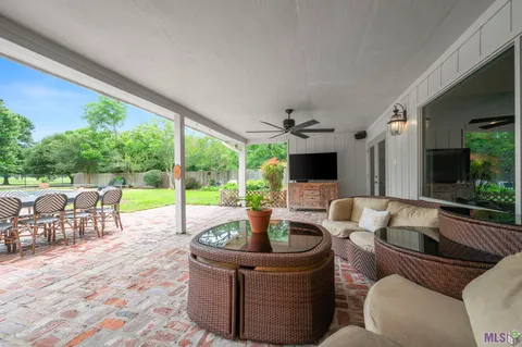 $1,225,000 | 8792 West Fairway Drive, Baton Rouge, LA 70809