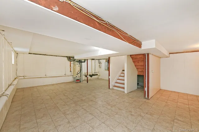 a view of a storage & utility room