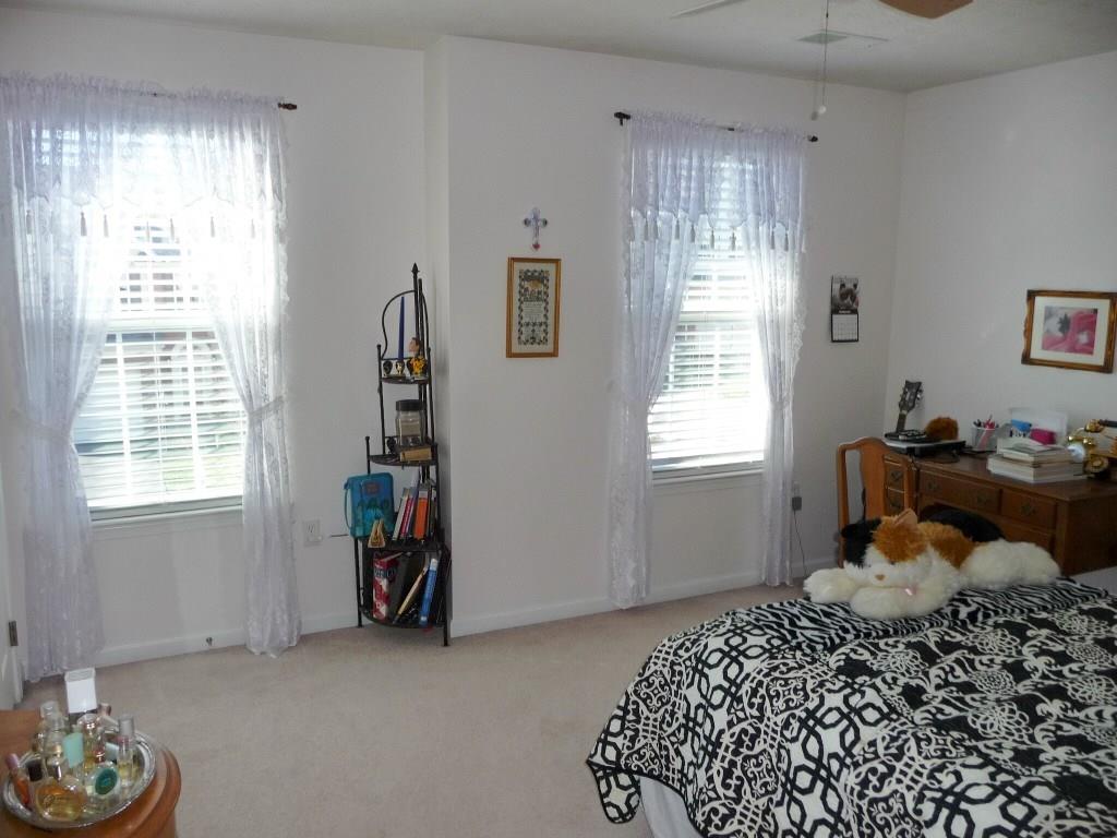 260 Maple Ridge Drive Canonsburg, PA 15317 - Photo 14 of 25 Second Bedroom. Ceiling fan.