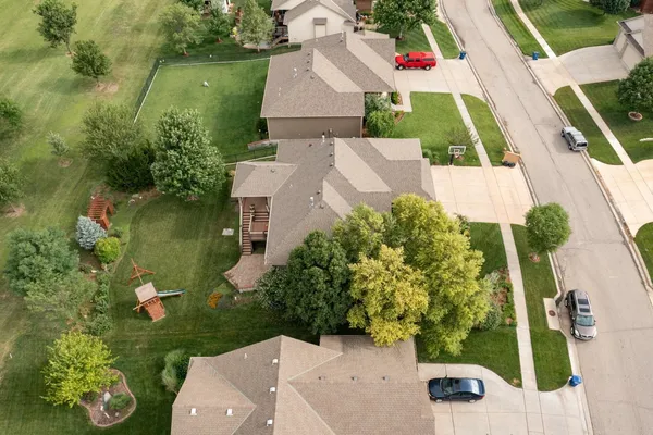 $475,000 | 2413 Fairway Lane, Derby, KS 67037
