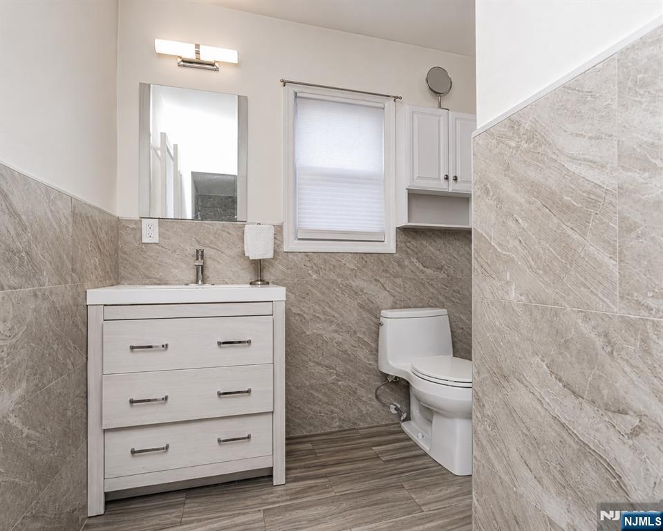 42 Long Valley Road Lodi, NJ 07644 - Photo 15 of 32