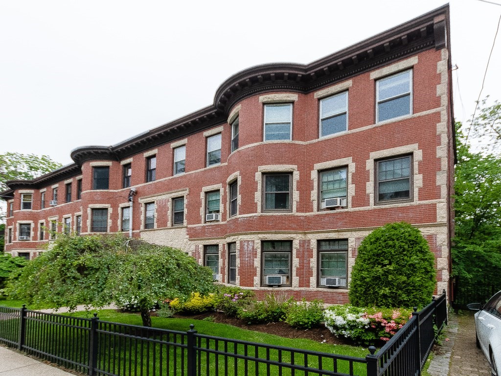 145 Winthrop Road, Unit 1 Brookline, MA 02445 - Photo 2 of 16 Gallery Image 2