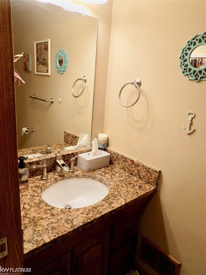 18609 Davidson Road Fraser, MI 48026 - Photo 20 of 30 31369913-19.JPG