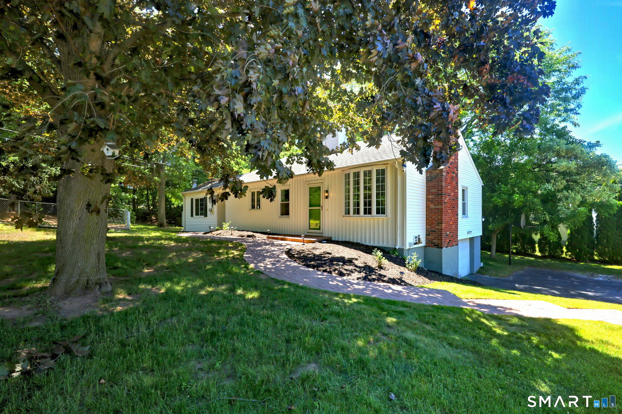 69 Bassett Road North Haven, CT 06473 - Photo 3 of 37
