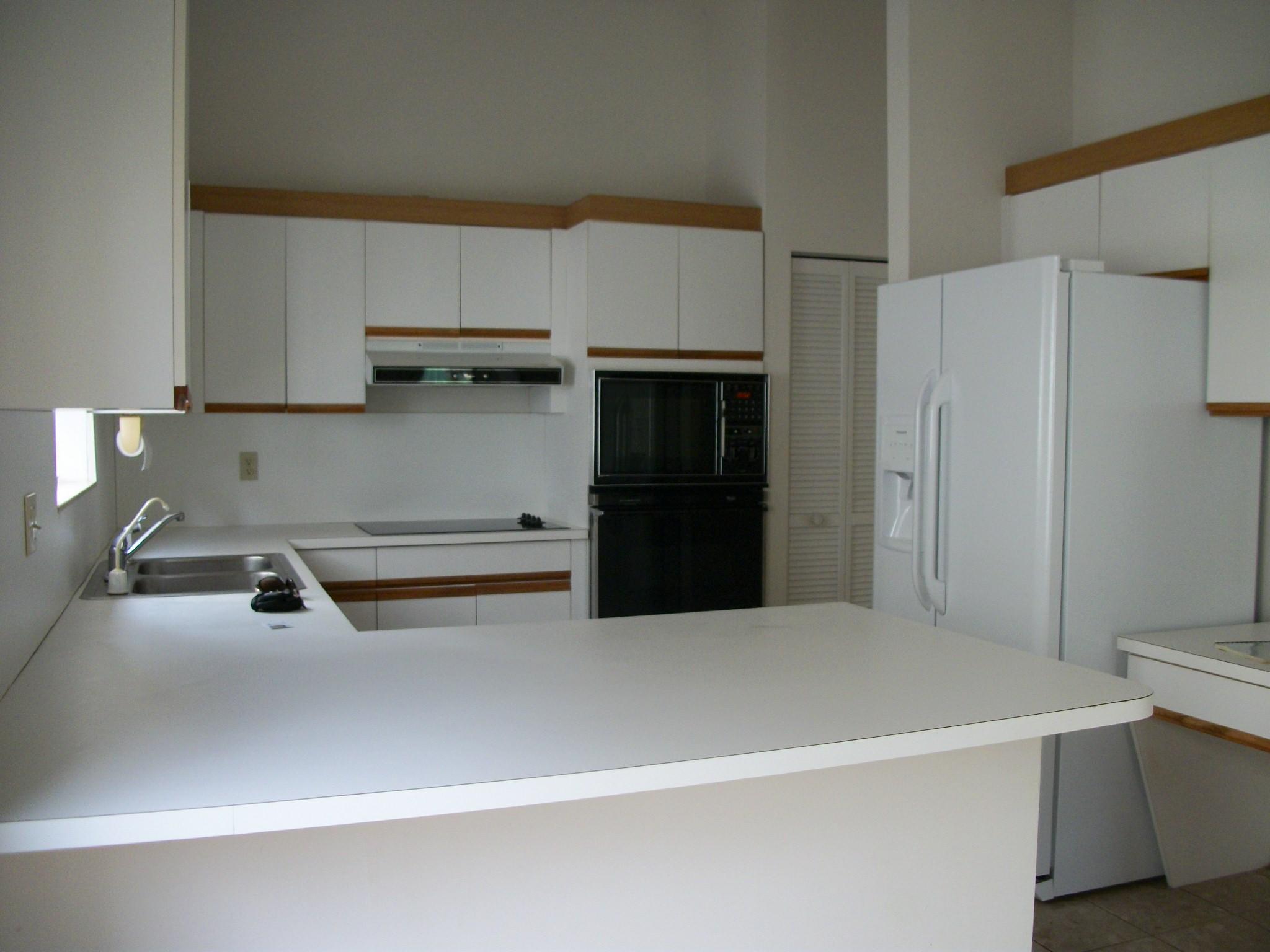 7606 Solimar Circle Boca Raton, FL 33433 - Photo 8 of 31 Kitchen