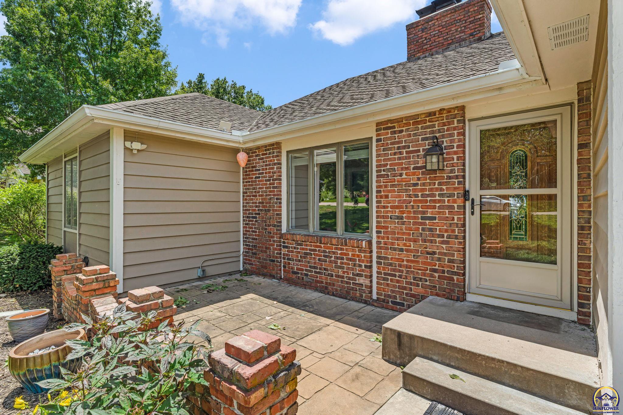 3725 Southwest Kings Forest Road Topeka, KS 66610 - Photo 5 of 52