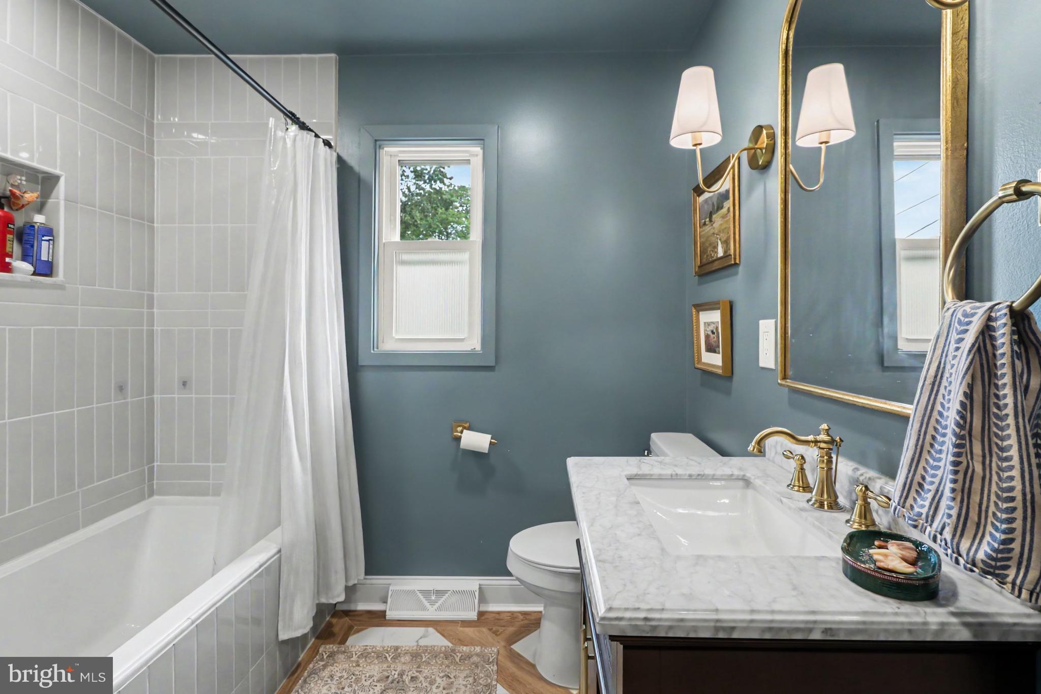 18 Sinclair Road Mechanicsburg, PA 17055 - Photo 19 of 44 Main floor full bath