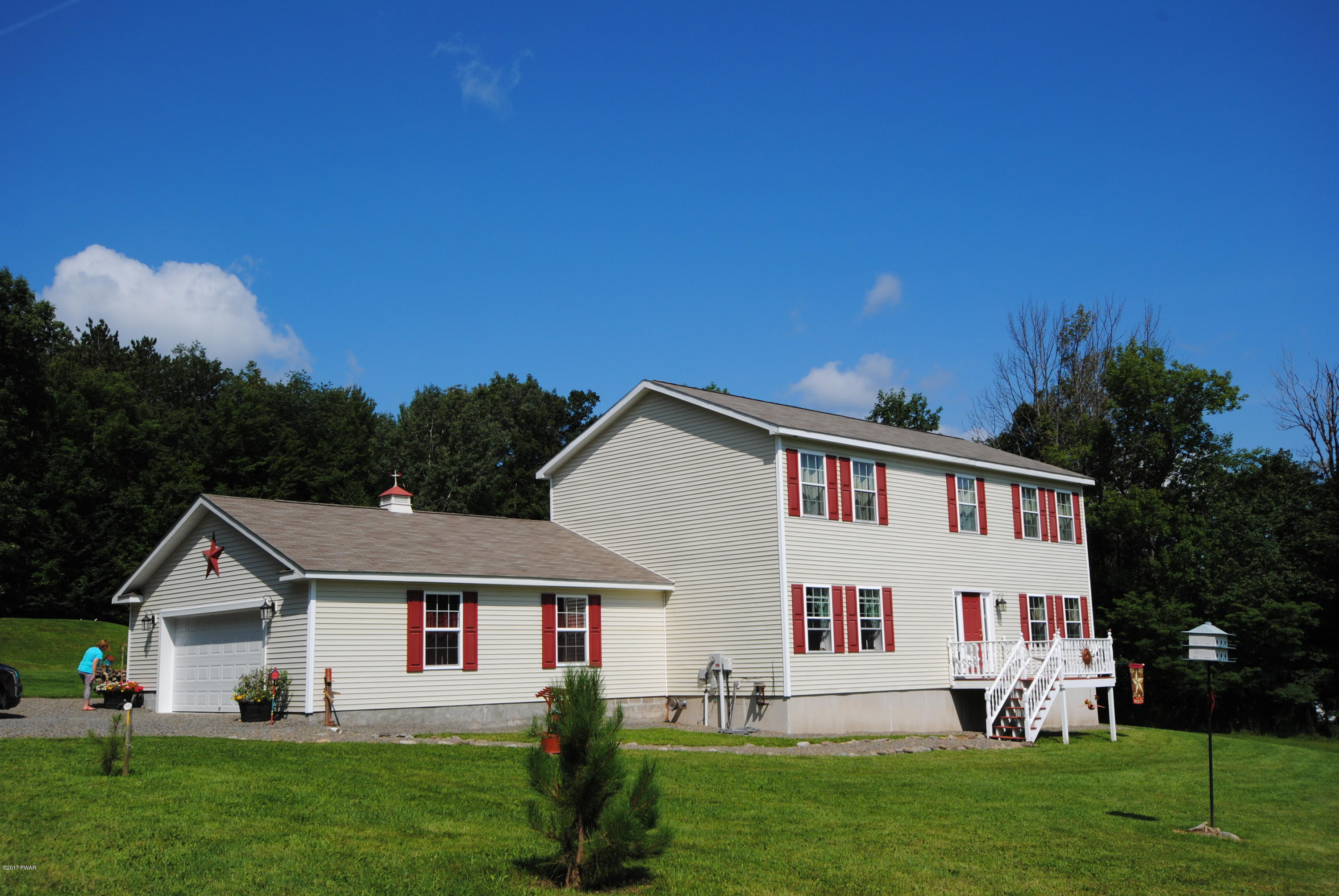 157 Hilltop Road Newfoundland, PA 18445 - Photo 1 of 34 SPACIOUS COLONIAL