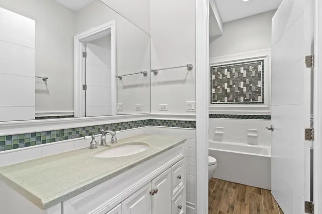 $585,000 | 2424 West Chicago Avenue, Unit 201, Chicago, IL 60622