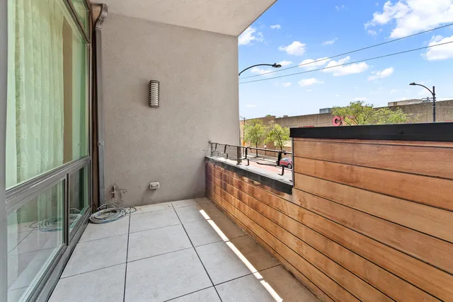 $585,000 | 2424 West Chicago Avenue, Unit 201, Chicago, IL 60622