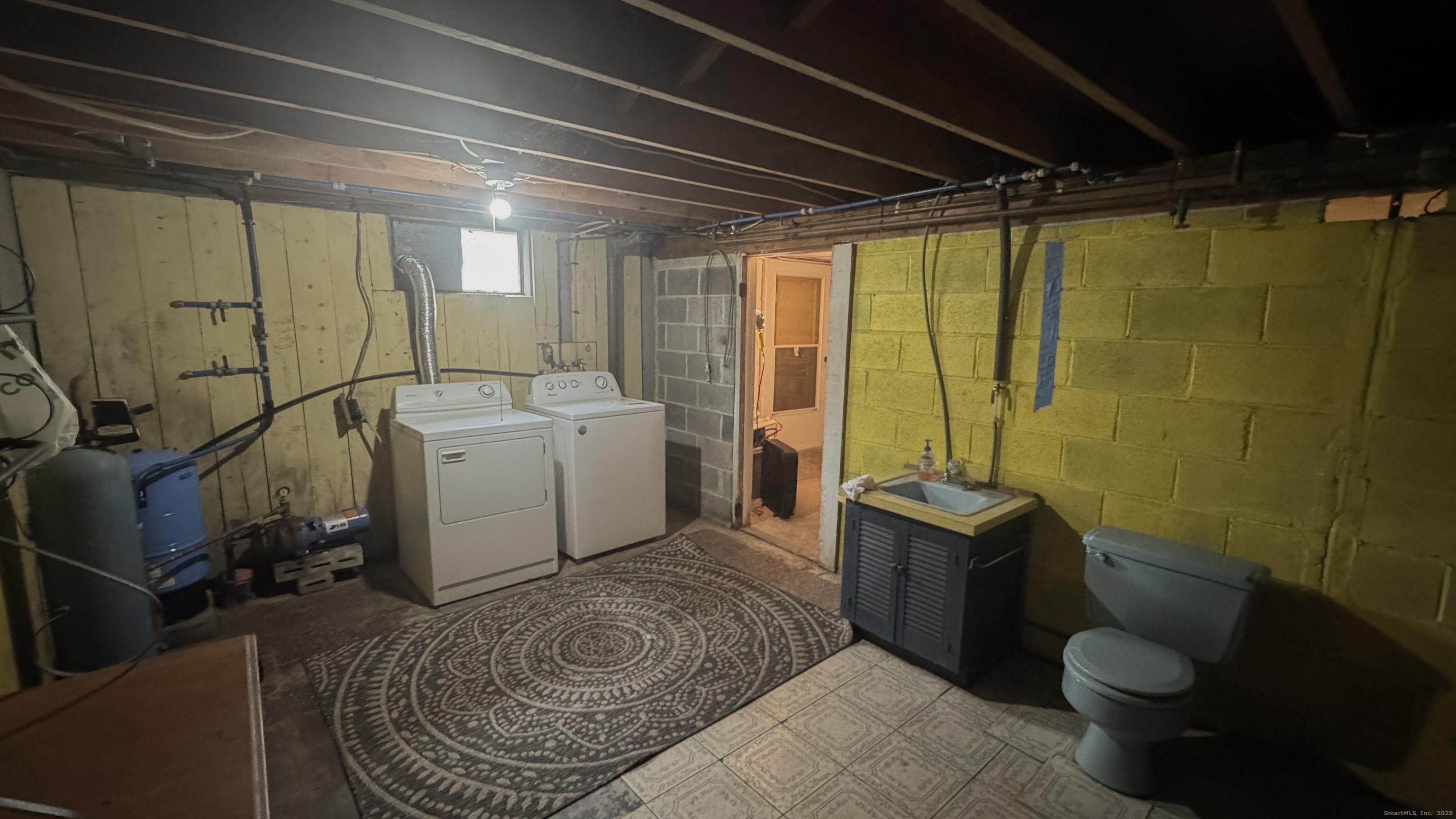 338 Main Street Hampton, CT 06247 - Photo 31 of 31 a utility room with a washer and dryer