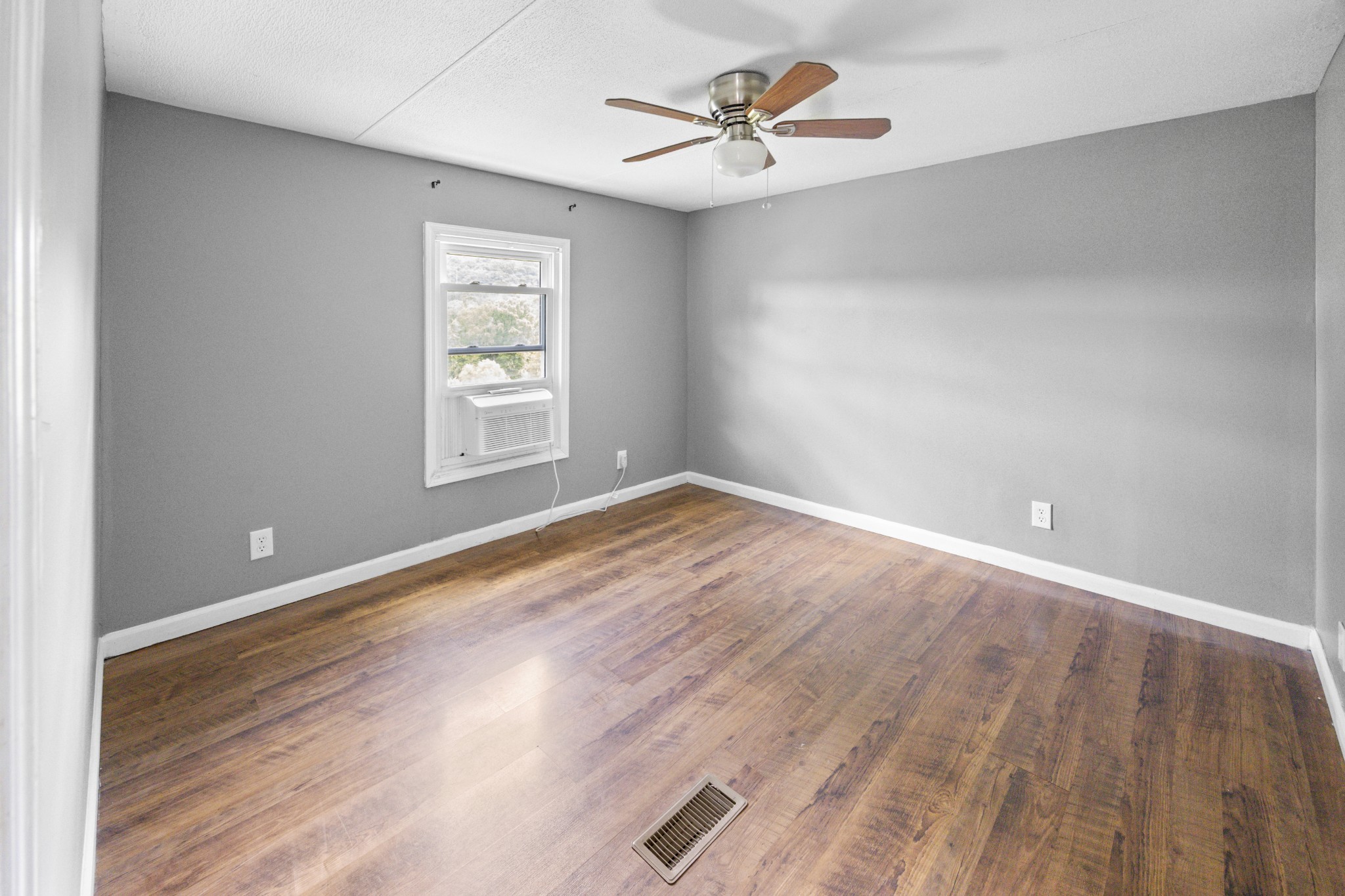 4455 Browning Branch Road Bethpage, TN 37022 - Photo 11 of 20 Gallery Image 11