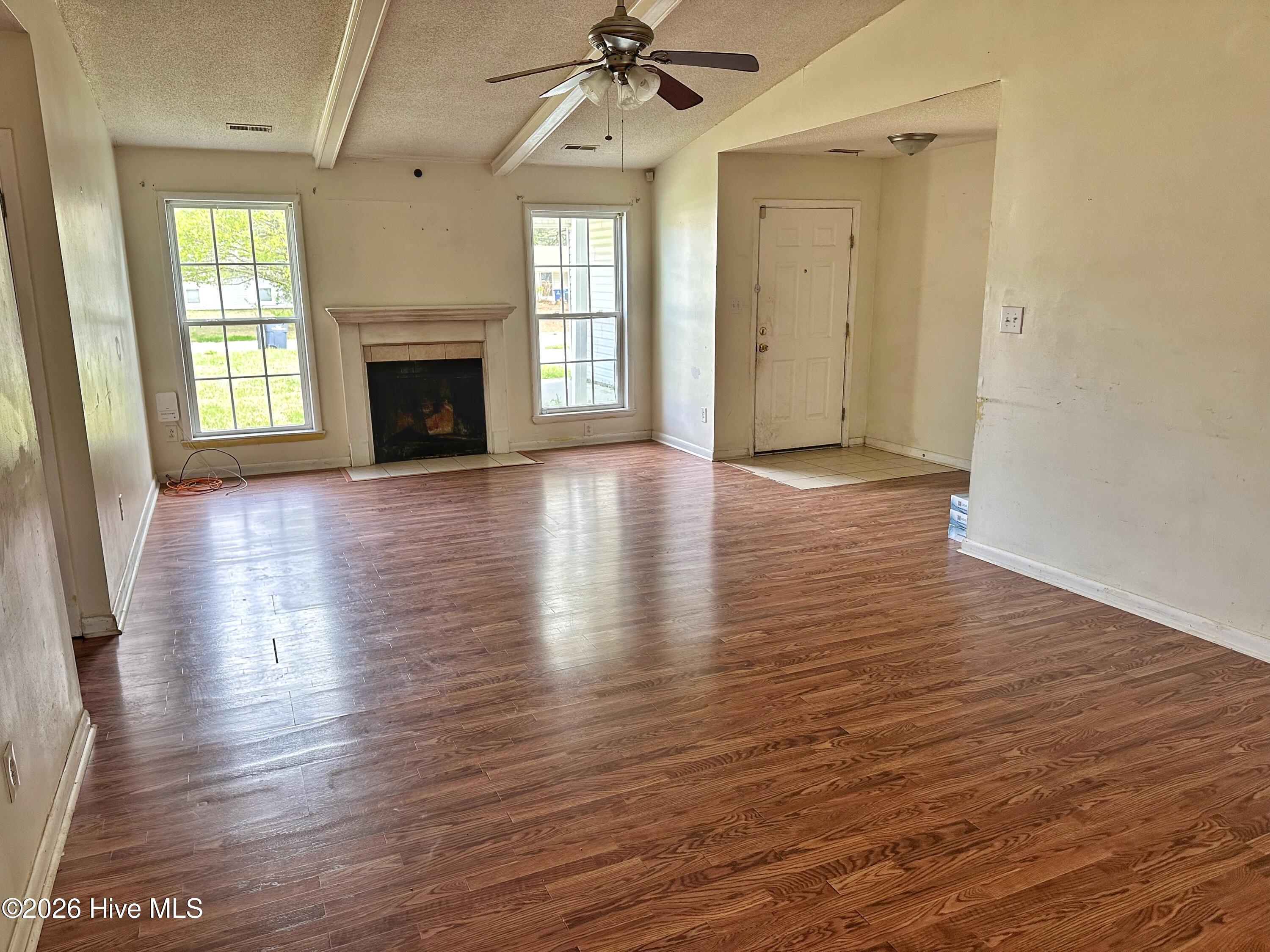 1003 Brynn Marr Road Jacksonville, NC 28546 - Photo 3 of 21 LIVING ROOM