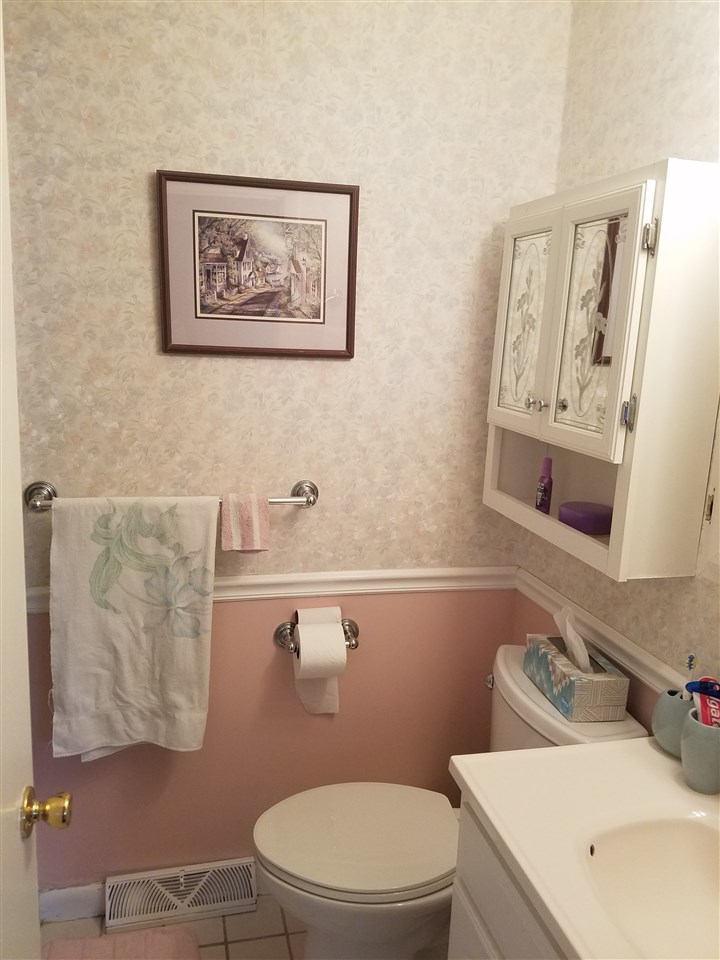 18 Barnesdale Road Nashua, NH 03062 - Photo 16 of 19 Gallery Image 16