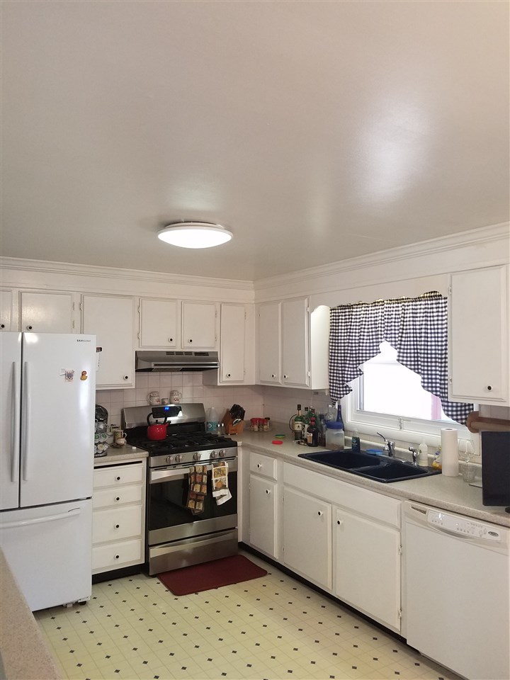 18 Barnesdale Road Nashua, NH 03062 - Photo 8 of 19 Gallery Image 8