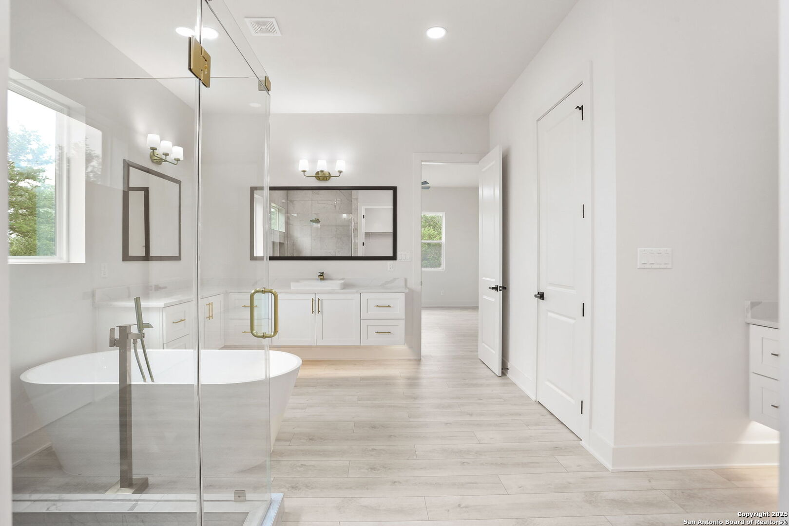 11010 Nina Ridge San Antonio, TX 78255 - Photo 31 of 44 a spacious bathroom with a tub a mirror and a sink