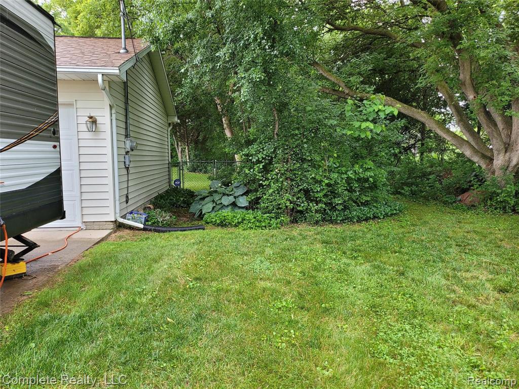 7125 Center Road Mount Morris, MI 48458 - Photo 5 of 35