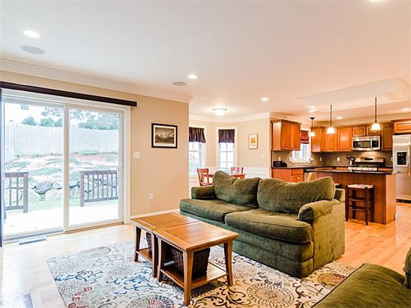 26 Florence Road Waltham, MA 02453 - Photo 7 of 27 Gallery Image 7